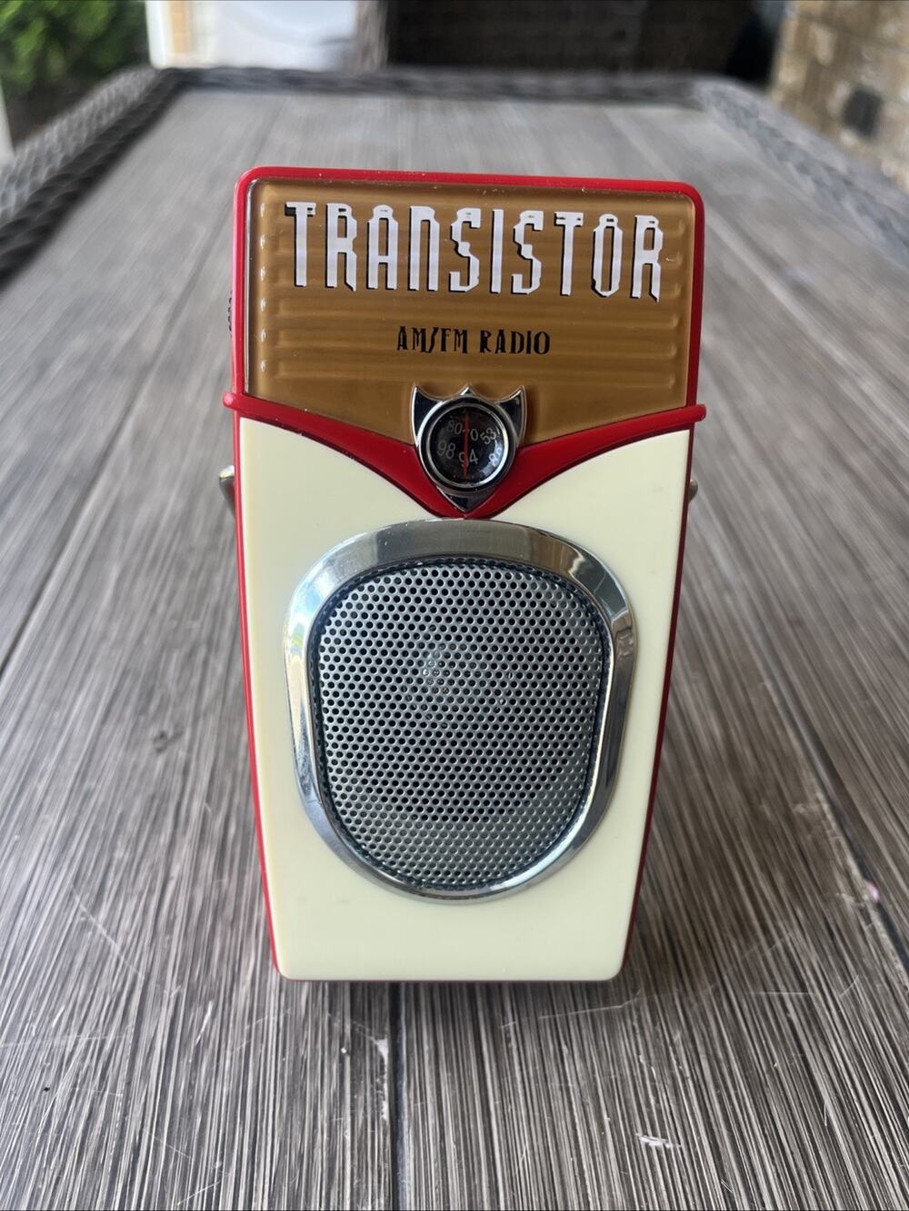 Classic Collection NORTHPOINT 1960 Retro Style AM/FM Transistor Radio w/STAND.